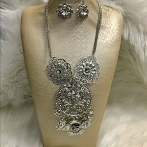 Silver floral patterned necklace and earrings set